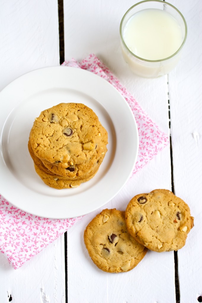 killer peanut butter chocolate chip cookies | movita beaucoup