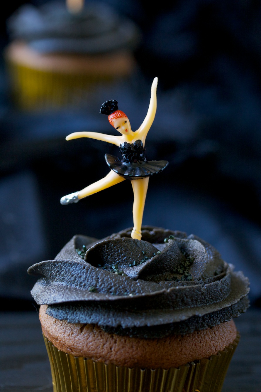 black swan cupcakes | movita beaucoup
