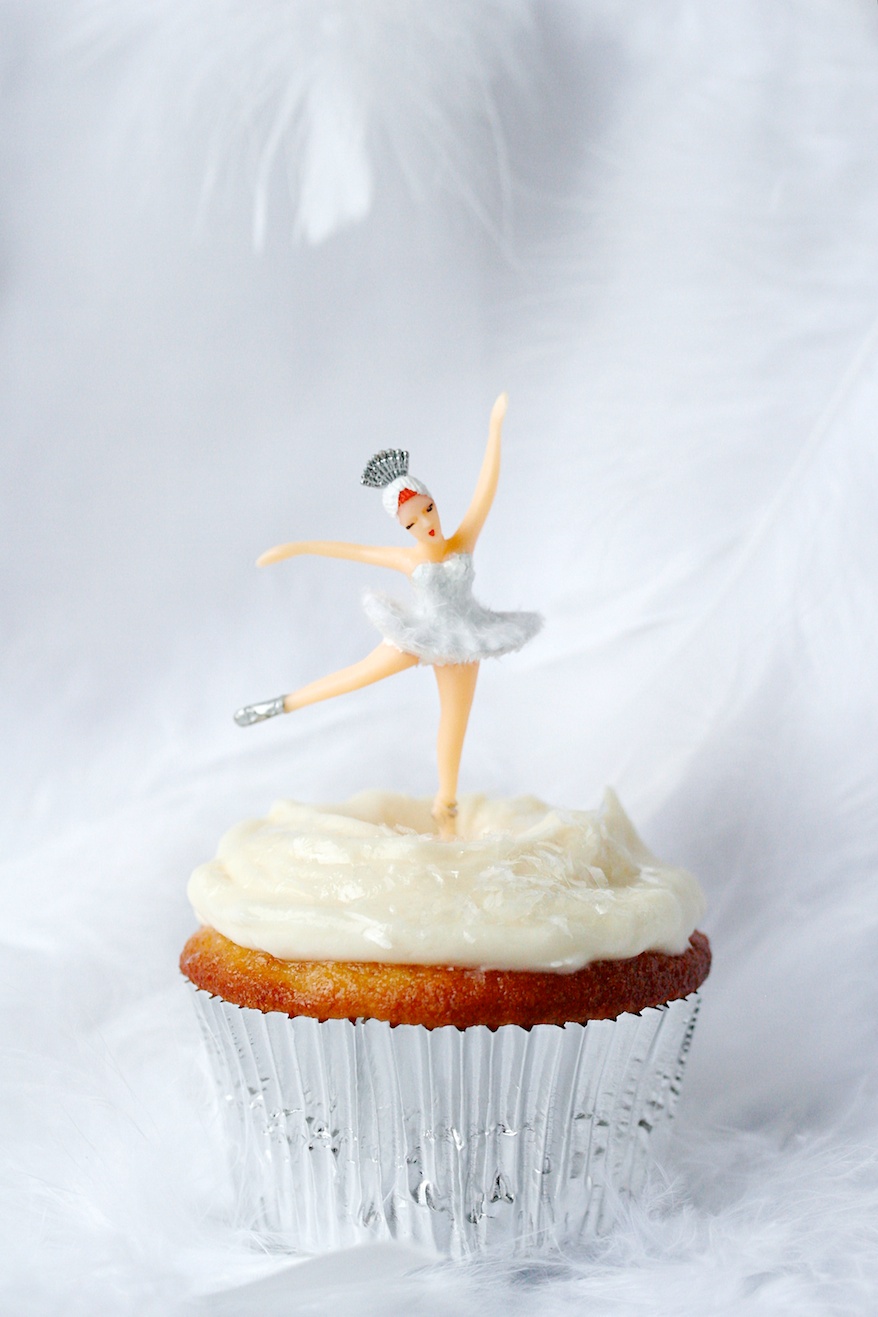 white swan cupcakes | movita beaucoup