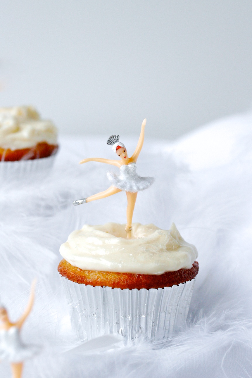 white swan cupcakes | movita beaucoup