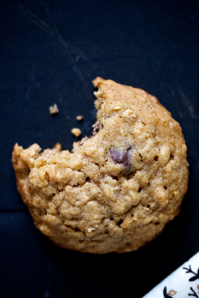 oatmeal chocolate chip cookies | movita beaucoup