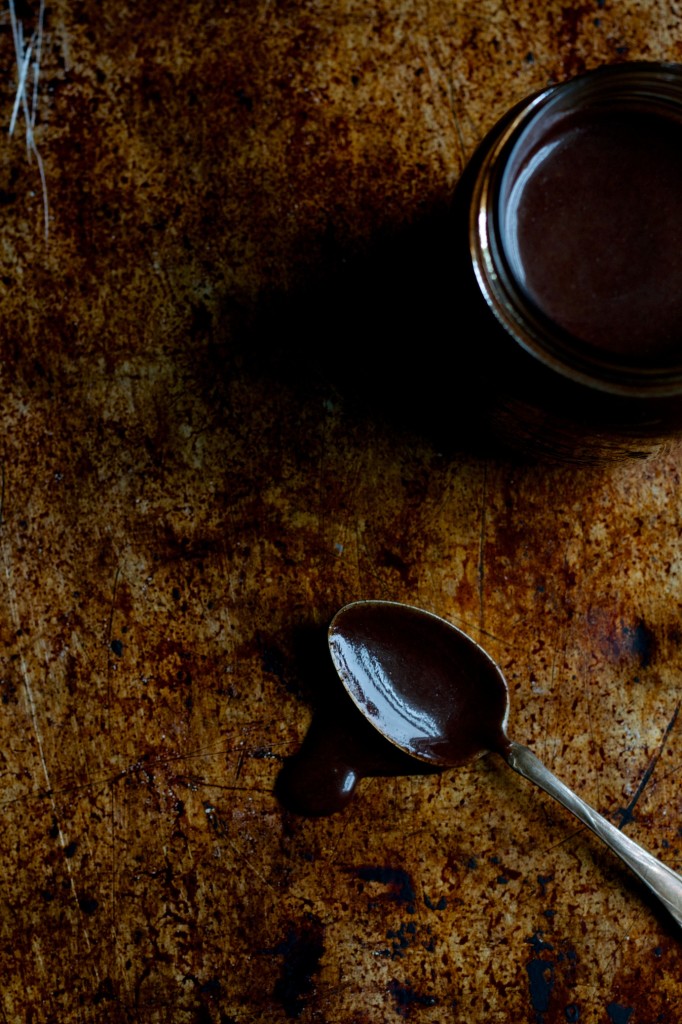 easy homemade chocolate sauce | movita beaucoup