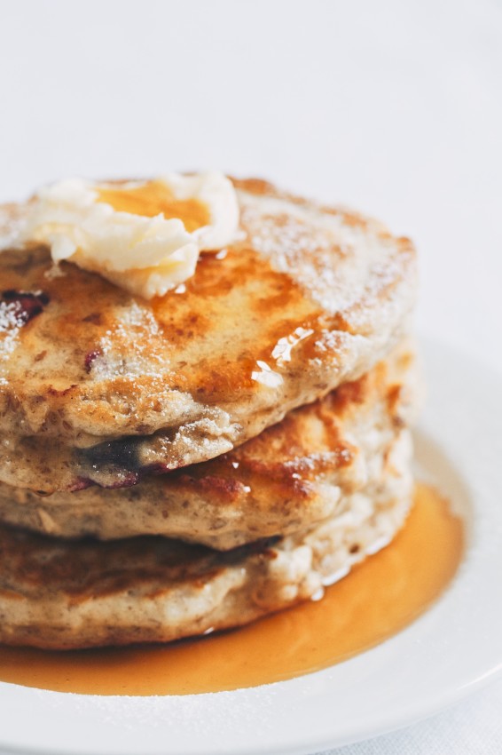 blueberry oat pancakes | movita beaucoup