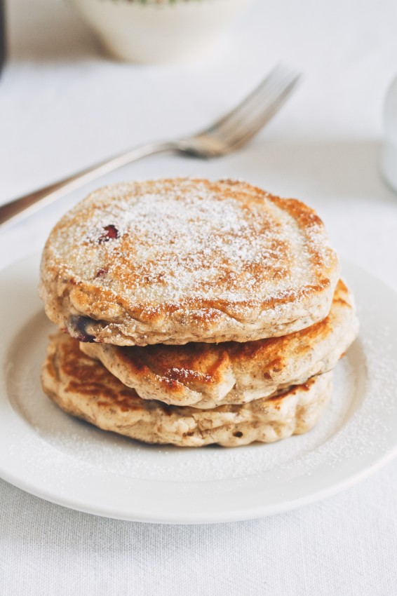 blueberry oat pancakes | movita beaucoup