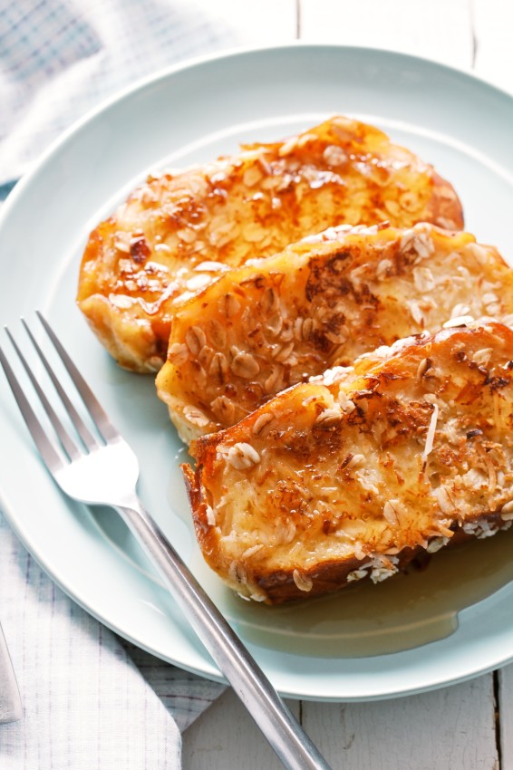 oatmeal coconut crusted brioche french toast | movita beaucoup